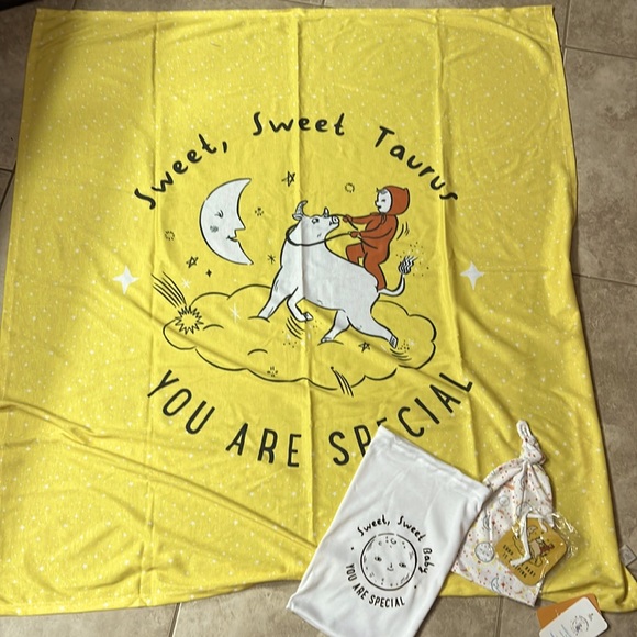 Baby swaddle blanket Taurus gift set brand new - Picture 1 of 8